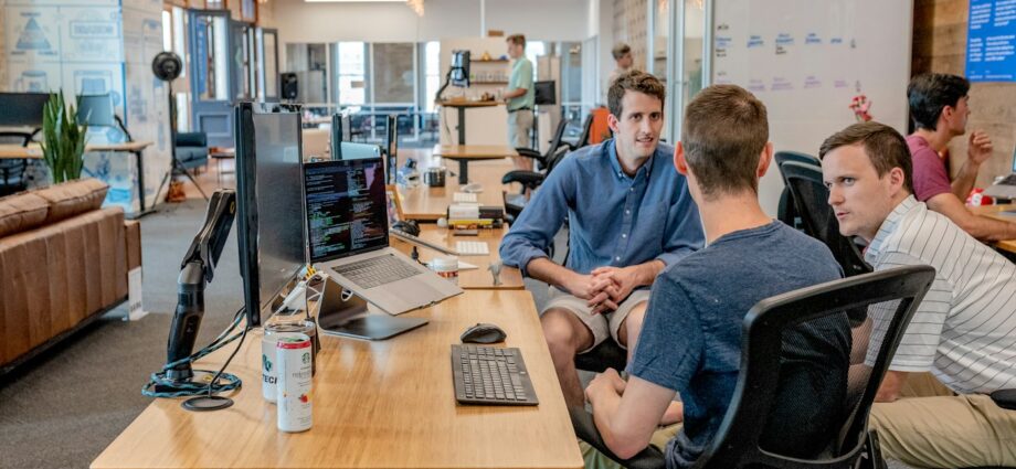 Como empreender no digital sem parecer amador - estratégia para empresas e negócios