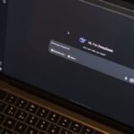 Equipe trabalhando com Inteligência Artificial na gestão de projetos