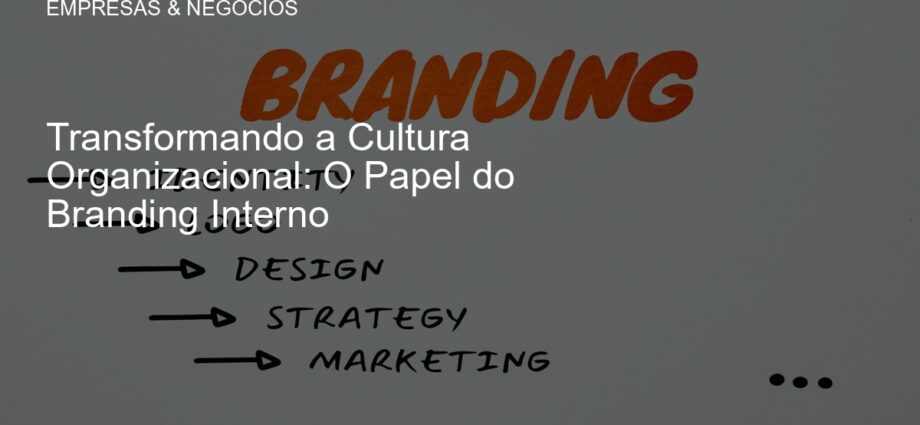 Colaboradores engajados em uma discussão sobre branding interno