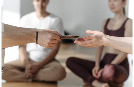 Praticante de mindfulness em ambiente de trabalho