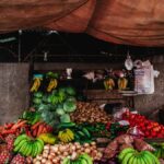Loja local com clientes satisfeitos